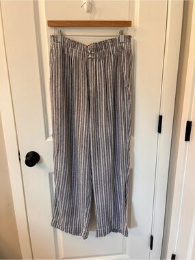 Briggs New York Blue and White Striped linen blend Pull on Pants.
